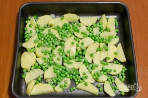 Курица с картофелем и зеленым горошком - фото шаг 1
