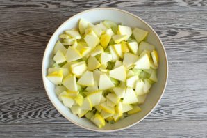 Салат "Белые ночи" с ананасом и сельдереем - фото шаг 4