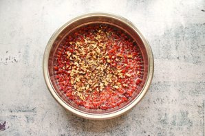 Варенье из красной рябины с грецкими орехами - фото шаг 7