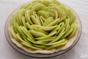 Яблочный пирог из слоеного дрожжевого теста - фото шаг 5