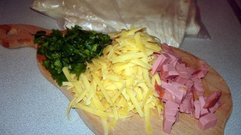 Лаваш с колбасой и сыром - фото шаг 3