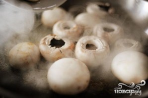 Фаршированные грибы с луком - фото шаг 2