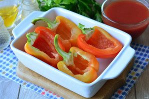 Перец фаршированный овощами в томатном соке - фото шаг 2