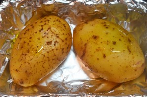 Запеченный картофель со сметаной и луком - фото шаг 1