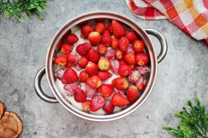 Клубника протертая с сахаром - фото шаг 4