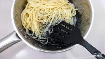 Спагетти с чернилами каракатицы - фото шаг 7