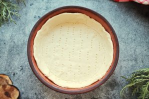 Пирог с брынзой и помидорами из слоеного теста - фото шаг 2
