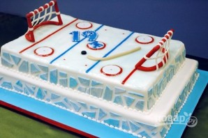Торт с хоккейной тематикой - фото шаг 2