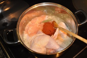 Отварная курица в сметанном соусе - фото шаг 2