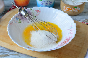 Йогуртовый пирог с персиками - фото шаг 2