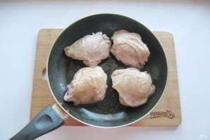 Куриные бедра с гречкой в духовке - фото шаг 3
