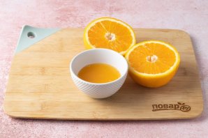 Апельсиновый смузи с клубникой и бананом - фото шаг 2