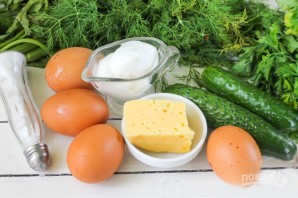 Омлет с сыром и огурцами - фото шаг 1