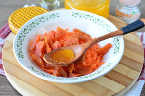 Салат из моркови и кураги - фото шаг 4