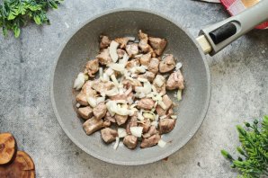 Тушеная капуста с мясом - фото шаг 3