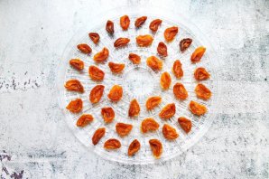Цукаты из абрикосов в сушилке - фото шаг 7