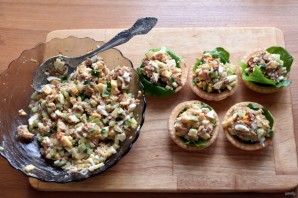 Тарталетки с рыбным салатом - фото шаг 2