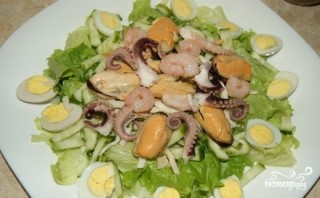 Салат с мидиями и осьминогами - фото шаг 7