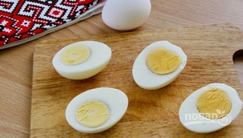 Яйца, фаршированные крабовыми палочками и огурцом - фото шаг 2