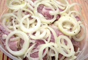 Шашлык на сковороде из свинины - фото шаг 4