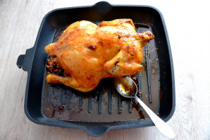 Курица фаршированная перловкой в духовке - фото шаг 12