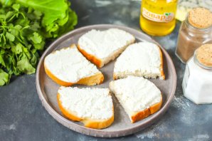 Бутерброды с печенью трески и творожным сыром - фото шаг 3