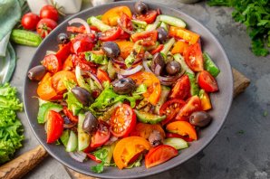 Салат с томатами, перцем, маслинами и шариками из рикотты - фото шаг 8