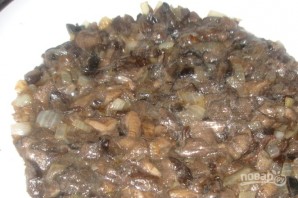 Салат с жареными крабовыми палочками и грибами - фото шаг 1
