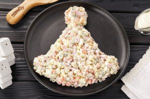 Салат "Шапочка Деда Мороза" - фото шаг 8