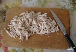 Куриный салат с солеными огурцами - фото шаг 1