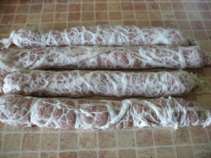 Домашняя колбаса в свиной сетке - фото шаг 5