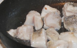 Рыба заливная в томате - фото шаг 1
