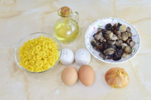 Макароны с грибами и яйцом