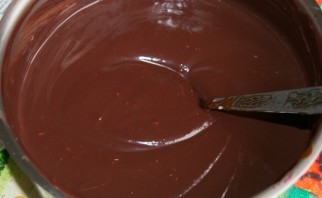 Шоколадный торт со смородиной - фото шаг 7