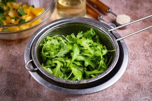 Салат с курицей и рукколой - фото шаг 6