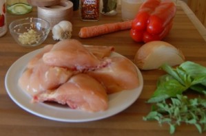 Курица, тушеная в томатном соусе - фото шаг 1