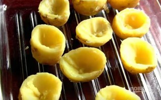 Картошка, фаршированная перепелиными яйцами - фото шаг 3