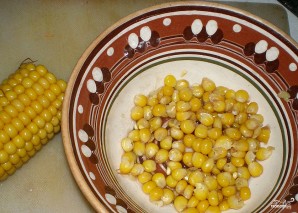Салат из маринованной кукурузы - фото шаг 2