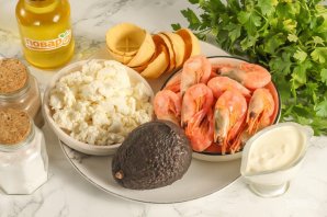 Тарталетки с творожным сыром, авокадо и креветками - фото шаг 1
