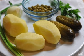 Салат картофельный с маринованными огурцами - фото шаг 1