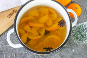 Зимний мандариновый напиток - фото шаг 5