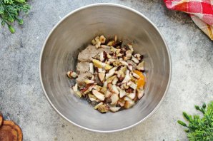 Фаршированная курица в духовке - фото шаг 8