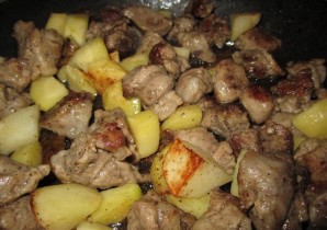 Свинина с капустой и картошкой - фото шаг 4