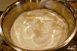 Бисквит с белковым кремом - фото шаг 9