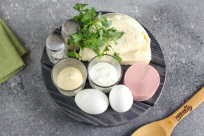 Салат с яйцом, капустой и колбасой - фото шаг 1