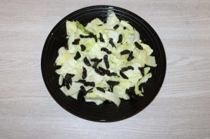 Салат с ананасом и черносливом - фото шаг 7