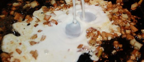Креветки в сливочно-чесночном соусе с рисом - фото шаг 4