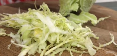 Весенне-летний салат из капусты - фото шаг 1
