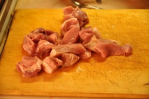 Мясо кусочками на сковороде - фото шаг 1