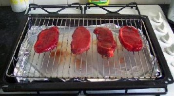 Мясо на решетке в духовке - фото шаг 5
